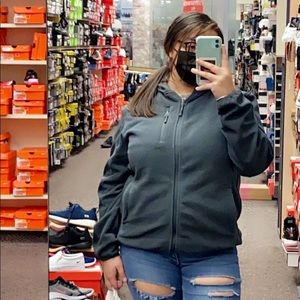 Meet your Posher, Julissa